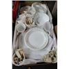 Image 1 : CORELLE DISHWARE SET