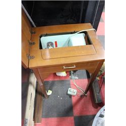 SINGER ELECTRIC SEWING MACHINE