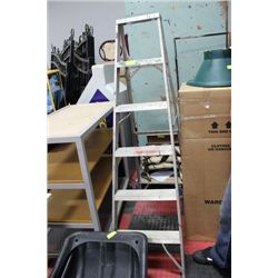 ALUMINUM 6' LADDER