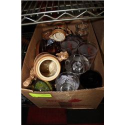 BOX OF ESTATE CUPS AND STEINS