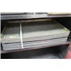 Image 1 : STACK OF ALUMINUM TRAYS