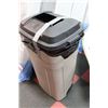 Image 1 : GARBAGE CAN W/ LID