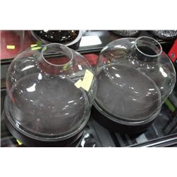 2 GLASS SHOWHOME VASES