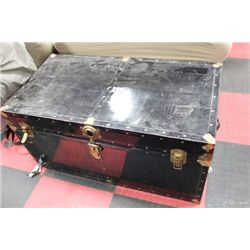 VINTAGE STORAGE TRUNK