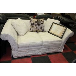 SHOWHOME WHITE FABRIC FLORAL LOVE SEAT W ABSTRACT