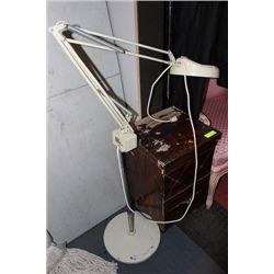 END TABLE W MAGNIFYING GLASS LAMP