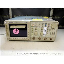 TEKTRONIX TDS 748D DIGITAL FOUR CHANNEL PROFFER OSCILLOSCOPE (print sequence:) 59223