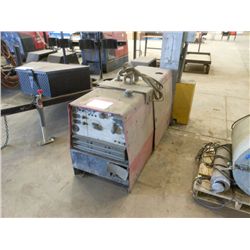 LINCOLN 10-LX WELDER W/TRAILER, S/N U1931217909, DIESEL ENGINE