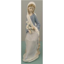 Lladro Girl With Lillies Seated # 4972 Flowers Figurine