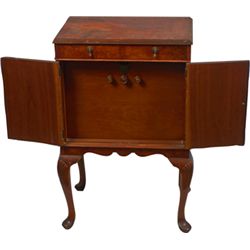 R.H. Macy & Co. Wood End Table 3-Dial Radio.