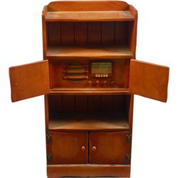 Silvertone Wood Bookcase Radio Model 6498AYK.