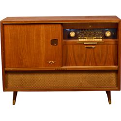 Grundig Stereo Console Model SO152PX w/Turntable.