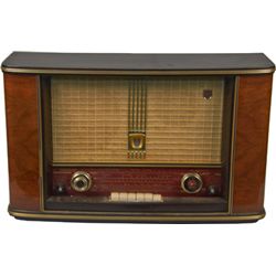 Norelco Wood Multi-Band European Table Radio.