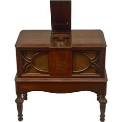 Philco Chairside 4-Knob Radio Model 19.
