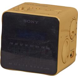 Sony Plastic “Dream Machine “Alarm Clock AM/FM Radio.
