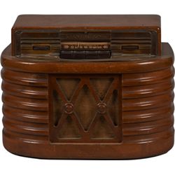 Silvertone Wood Tabletop Radio Model 101-585.