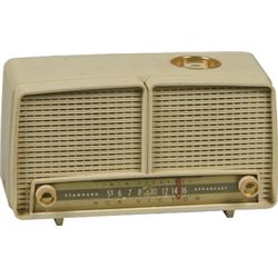 RCA Victor 9-XL-1E White Plastic Tabletop AM Radio.