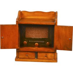 Guild Spice Wood Chest 3-Knob Tube Radio.