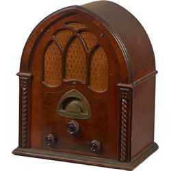 Atwater Kent 3-Knob Cathedral Radio Model 82.