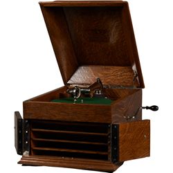 Victor Victrola Oak Tabletop Phonograph w/Lid & 10”.
