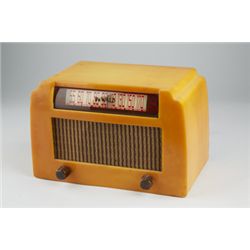 Vintage De-Wald Model A-502 Table Top Catalin Radio.