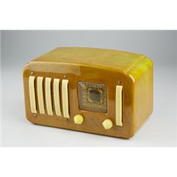 Vintage Emerson EP375 “5+1” Table Top Catalin Radio.