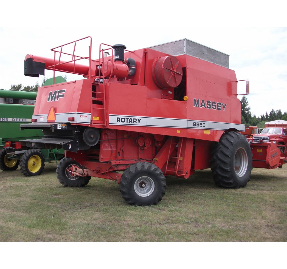 Massey 8560 Rotary Combine