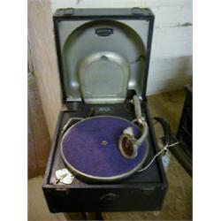 DECCA MODEL 66 TABLE-TOP GRAMOPHONE WITH 