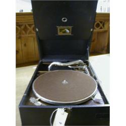 HMV TABLE-TOP GRAMOPHONE WITH NEEDLE. 