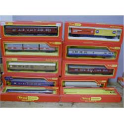 TRIANG HORNBY TEN BOXED MODELS INCLUDING 