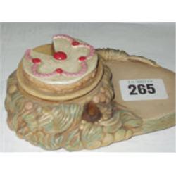 PENDELFIN CAKE STAND. 