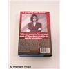 Image 2 : Scream 4 Gale Weathers-Riley (Courteney Cox) Screen Used Book Movie Props