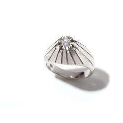 Extravagant 18 carat white gold ring with a diamond, 1960s
