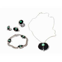 Set of Jewelry in White Gold with Onyx, Chrysoprase & Diamonds