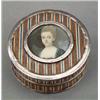 Image 1 : BIJOUTERIE - A French tortoiseshell circular box and cover, the exterior striped in gold, white...