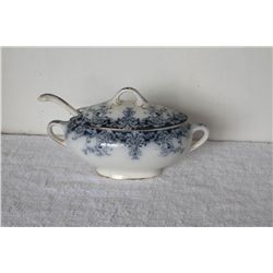 SAUCE BOAT (BLUE & WHITE) C/W LADLE