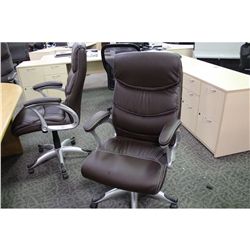 BROWN LEATHER HIGH BACK EXECUTIVE CHAIR