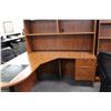 Image 3 : CHERRY P-TOP EXECUTIVE DESK - RH C/W HUTCH