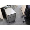 Image 2 : GREY STEELCASE DOUBLE DOOR MOBILE PEDESTAL