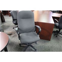 GREY PATTERNED HIGH BACK EXECUTIVE CHAIR