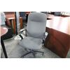 Image 2 : GREY PATTERNED HIGH BACK EXECUTIVE CHAIR