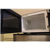 Image 2 : SHARP S.S. MICROWAVE OVEN