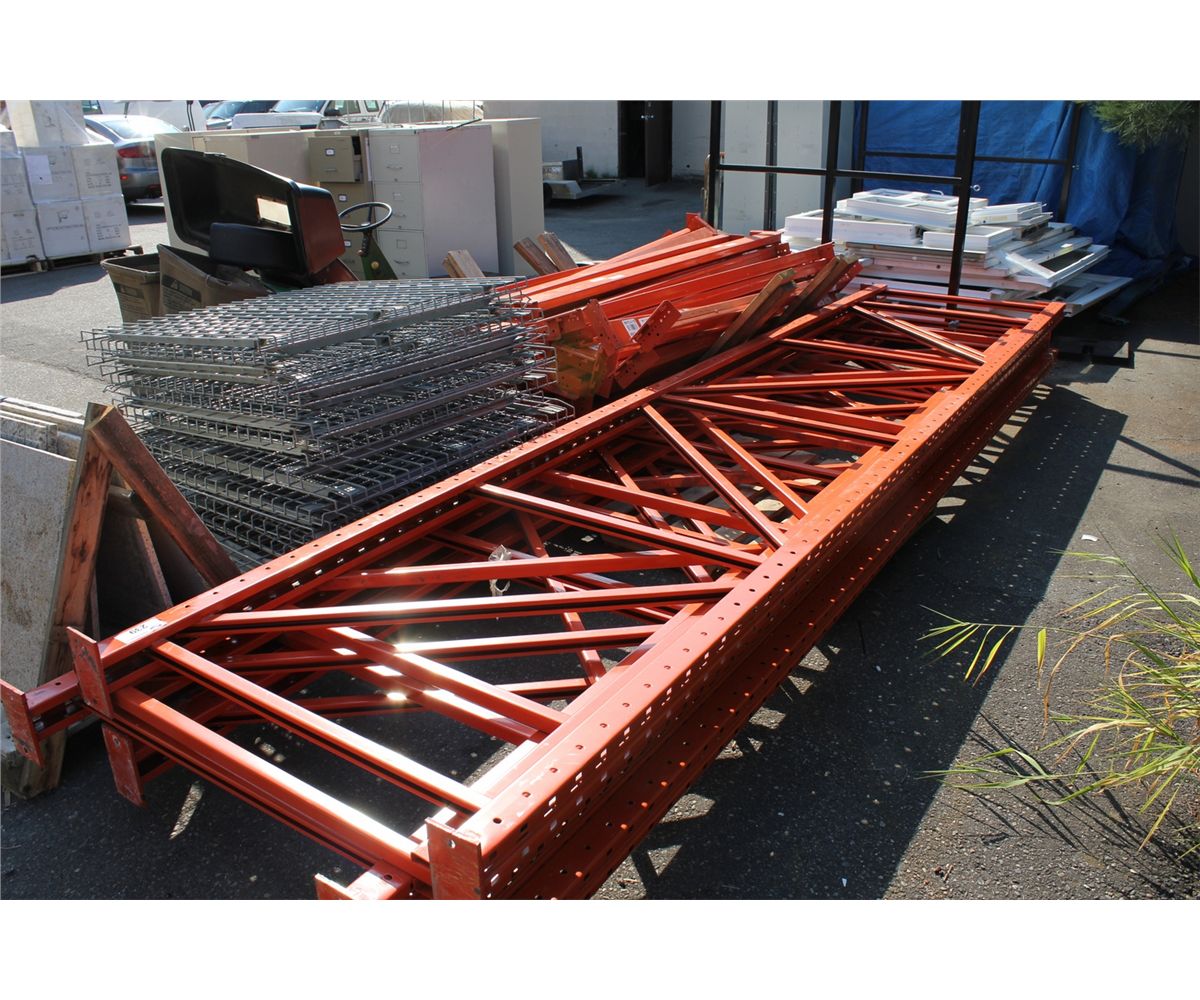5 ORANGE PALLET RACKING UPRIGHTS WITH APPROX 24 CROSS BEAMS AND PALLET ...