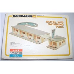 VINTAGE HO TRAIN MOTEL WITH SWIMMING POOL *BACHMANN* #2903 COMES IN ORIGINAL BOX!! SET CAME OUT OF S