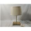 Image 3 : GOLDTONE FRANCE TABLE LAMP
