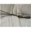 Image 2 : ANTIQUE RUG BEATER