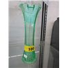 Image 1 : Vintage uranium glass vase