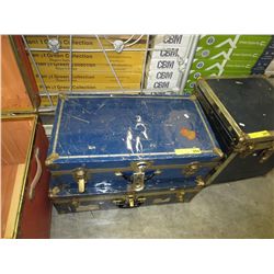 2 Metal trunks