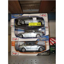 3 Maisto scale model cars