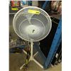 Image 1 : Oscillating floor fan, 18" dia.